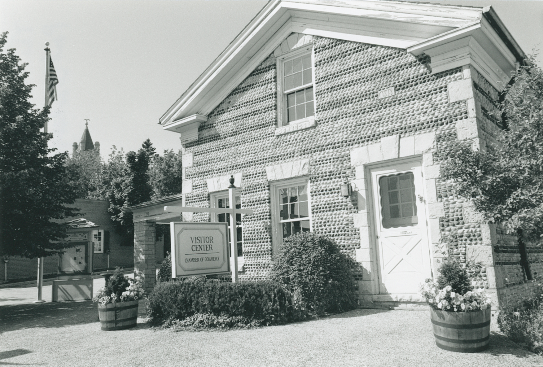 Oza-1 126 E Grand Ave 4